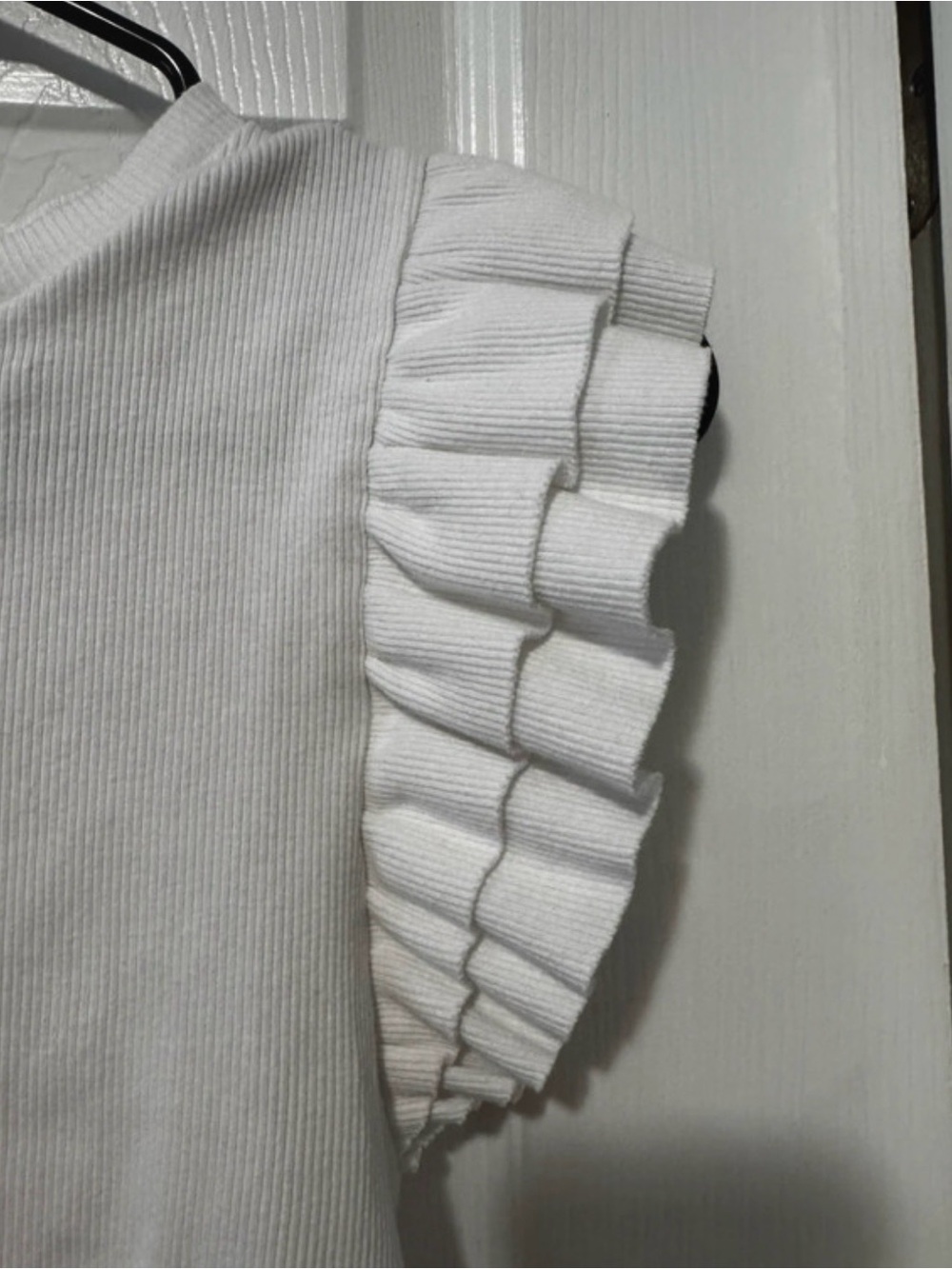 Zara White Ruffle Sleeve Ribbed Crop Top - Picture 2 of 8
